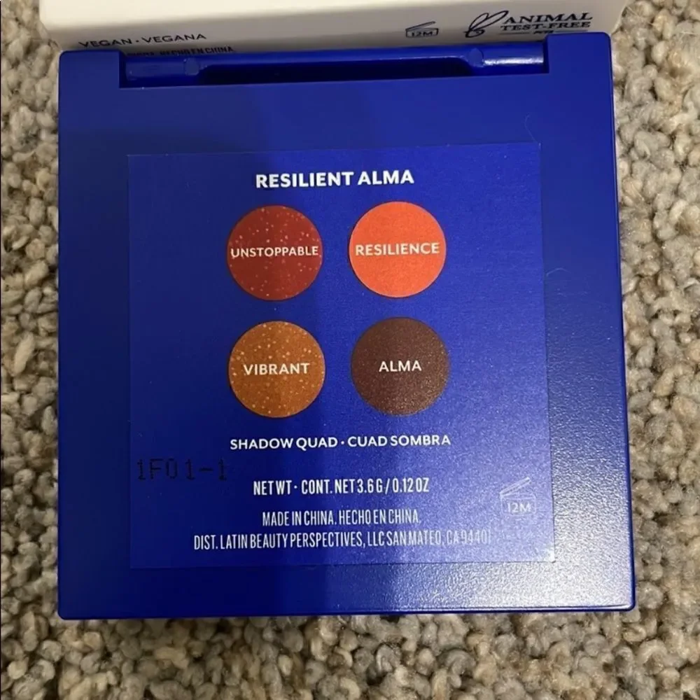 NWT tresluce  eyeshadow palette